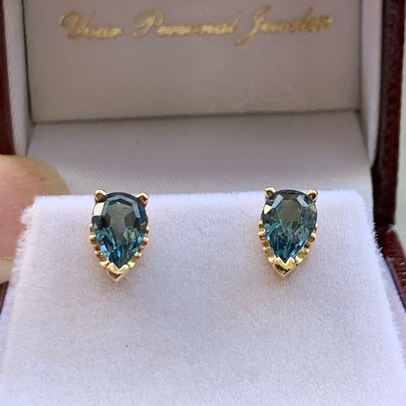 Jewelry - NEW 14KY London Blue Pear Shaped Stud Earrings